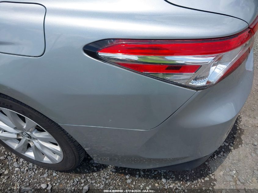 2018 Toyota Camry Le VIN: 4T1B11HK1JU078813 Lot: 42696956