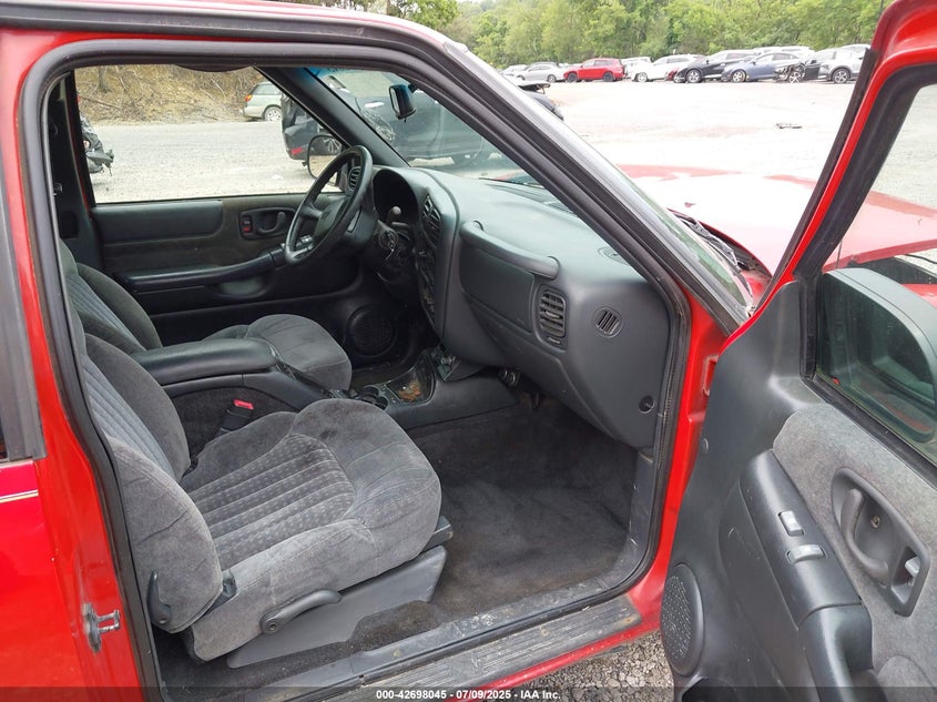 1GCCS19W618170127 2001 CHEVROLET S-10 PICKUP photo no. 5