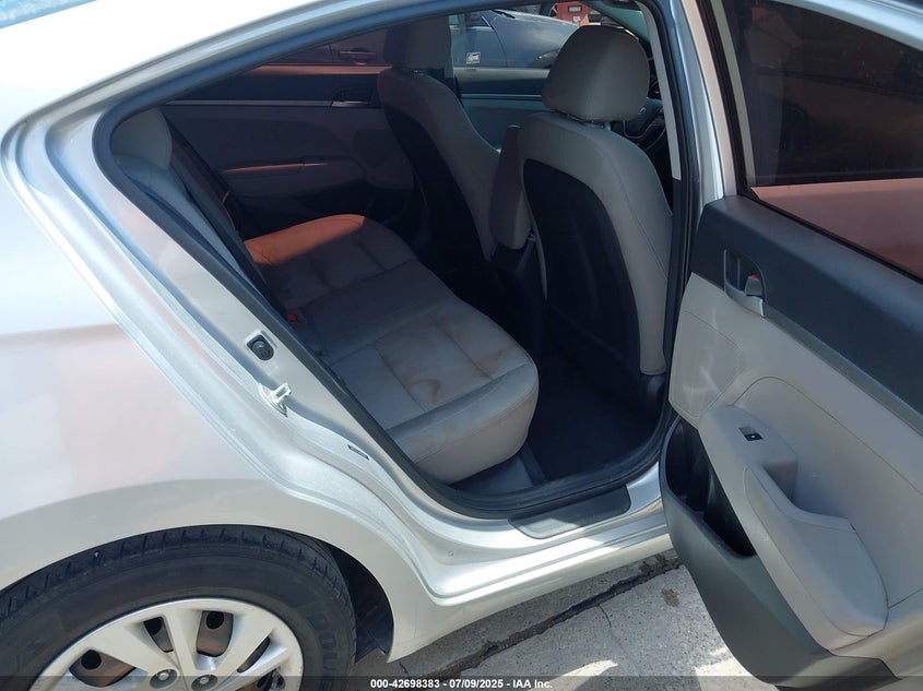 VIN 5NPD74LF4HH211687 2017 HYUNDAI ELANTRA SE