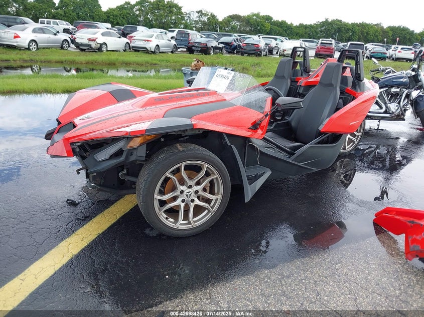 57XAAPHD1M8144270 2021 POLARIS SLINGSHOT photo no. 2