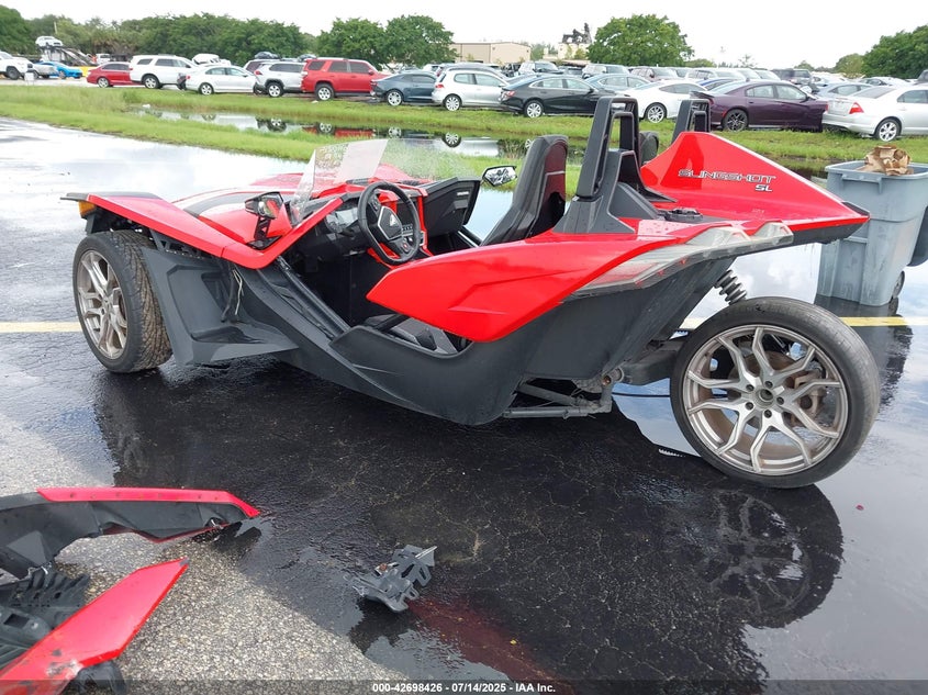 57XAAPHD1M8144270 2021 POLARIS SLINGSHOT photo no. 3
