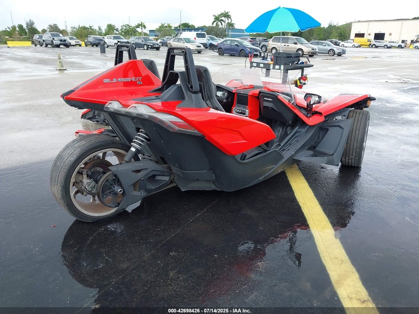 57XAAPHD1M8144270 2021 POLARIS SLINGSHOT photo no. 4