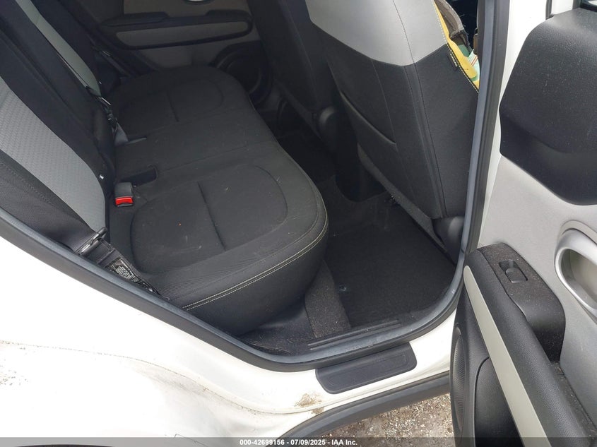 2015 KIA SOUL + - KNDJP3A53F7147974