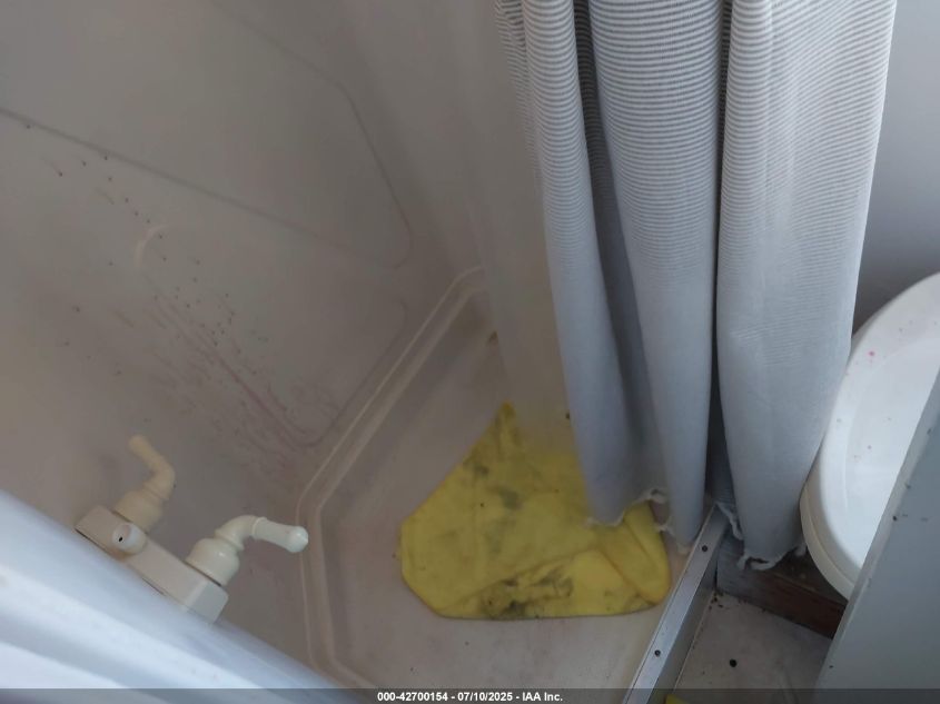 1996 Chevrolet G30 VIN: 1GBJG31K9TF109497 Lot: 42700154