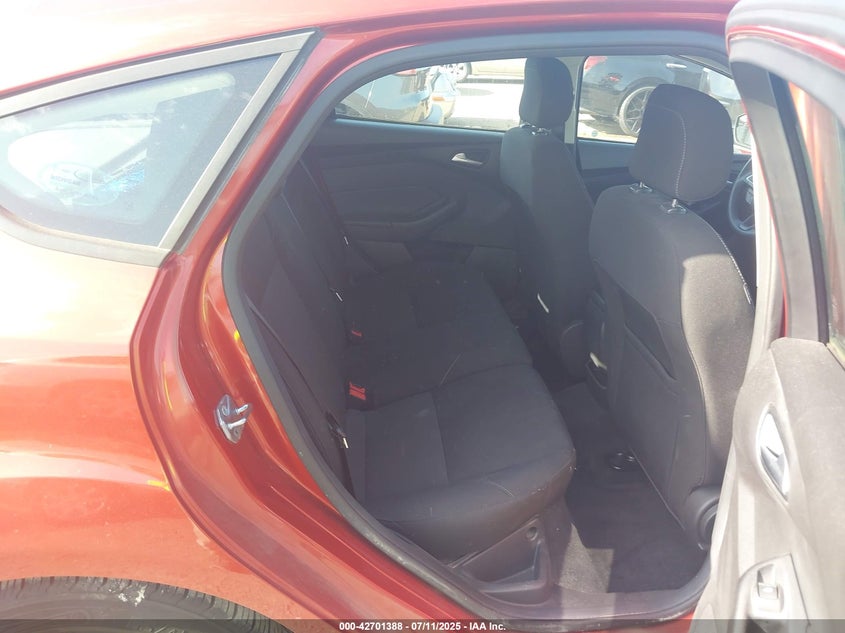 VIN 1FADP3K25JL244259 2018 FORD FOCUS SE