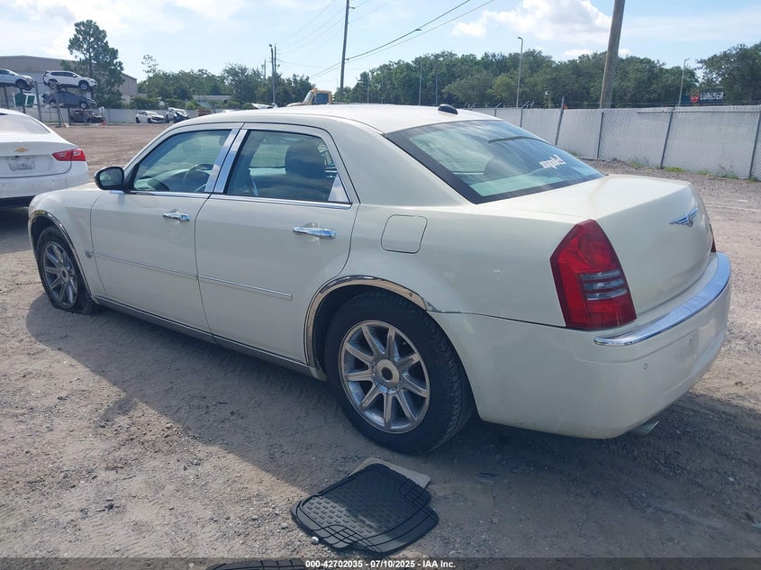 2005 Chrysler 300C white sedan gasoline 2C3AA63H35H632102 photo #4