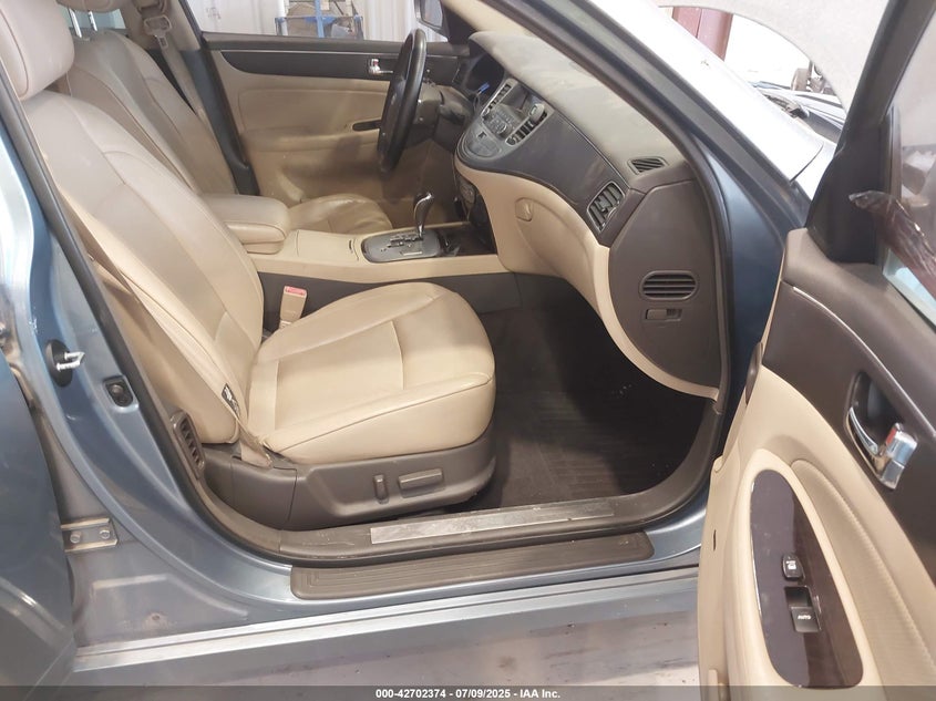 2009 HYUNDAI GENESIS VIN: KMHGC46E69U021386