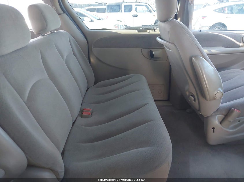 2001 Chrysler Town & Country Lx VIN: 2C4GP44G41R104796 Lot: 42703929