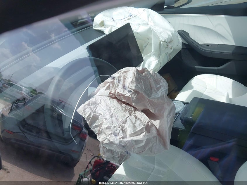 2025 Tesla Model 3 Long Range Rear-Wheel Drive VIN: 5YJ3E1EA2SF933490 Lot: 42704351