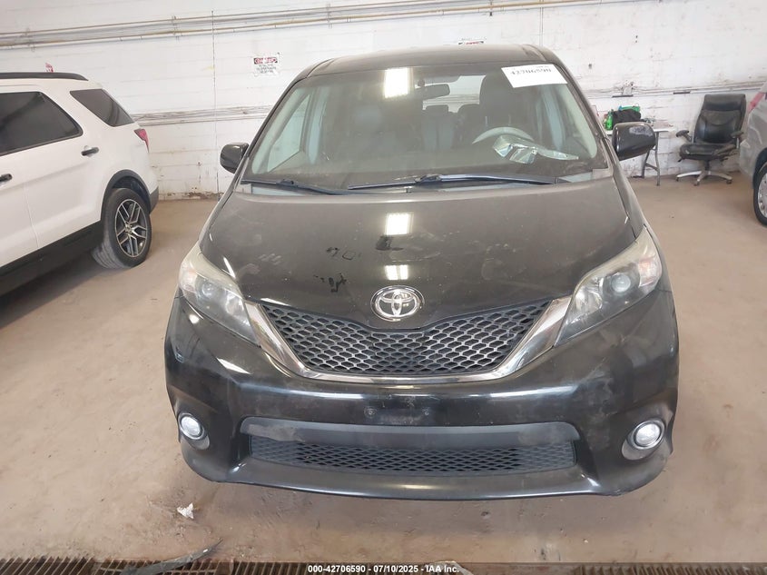 2011 Toyota Sienna Se VIN: 5TDXK3DC0BS128298 Lot: 42706590