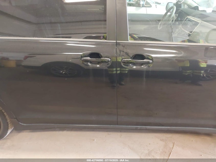 2011 Toyota Sienna Se VIN: 5TDXK3DC0BS128298 Lot: 42706590