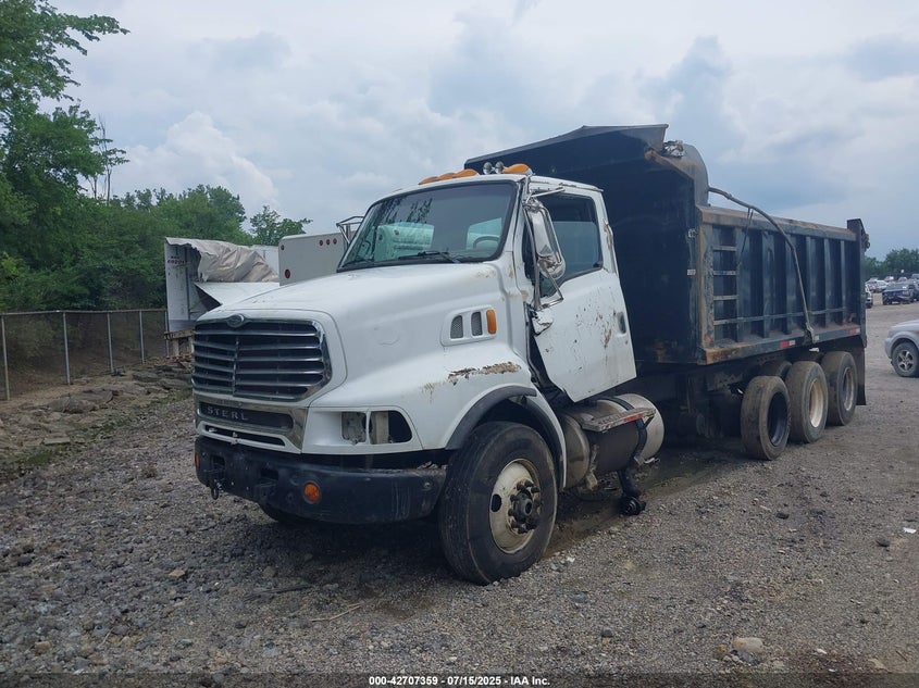 2005 STERLING TRUCK LT auction photo 2