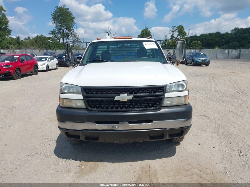 2005 Chevrolet Silverado 3500 Chassis Work Truck VIN: 1GBJC34U25E226193 Lot: 42707838
