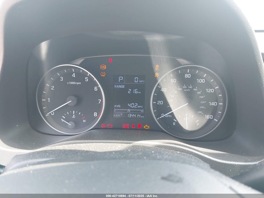 VIN 5NPD74LF1HH208827 2017 HYUNDAI ELANTRA SE