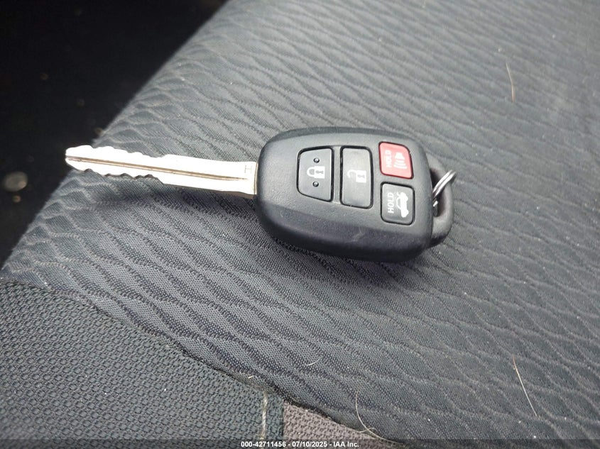 VIN 2T1BURHE5KC175824 2019 TOYOTA COROLLA LE