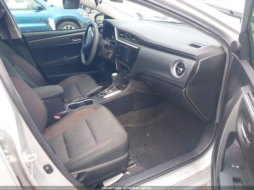 VIN 2T1BURHE5KC175824 2019 TOYOTA COROLLA LE