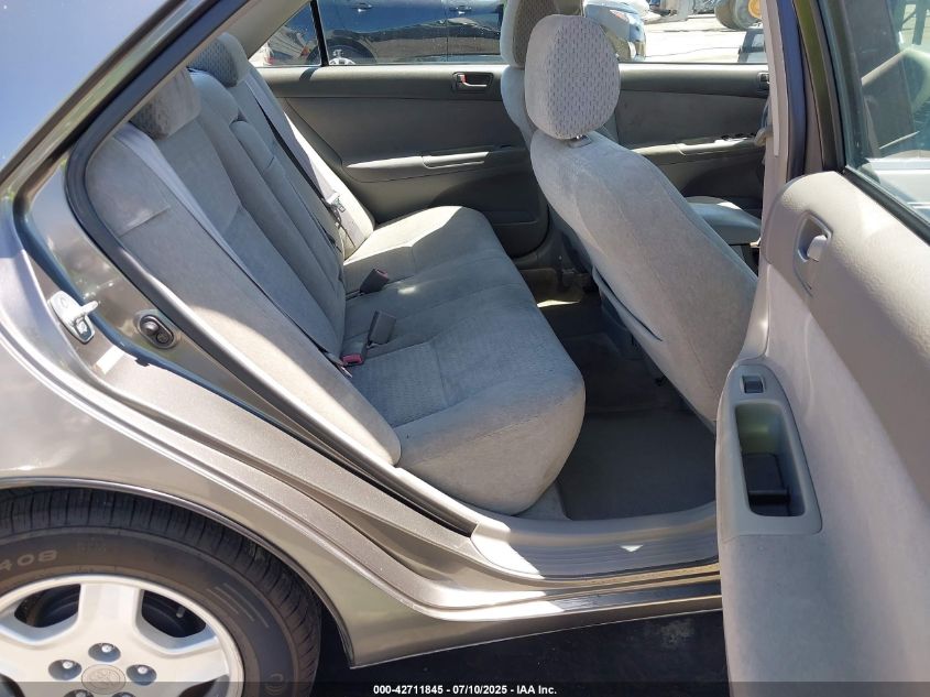 2002 Toyota Camry Le VIN: JTDBE32K420115522 Lot: 42711845