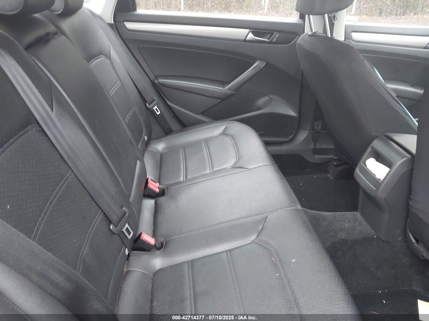2014 VOLKSWAGEN PASSAT 1.8T WOLFSBURG EDITION 1VWAT7A39EC077420