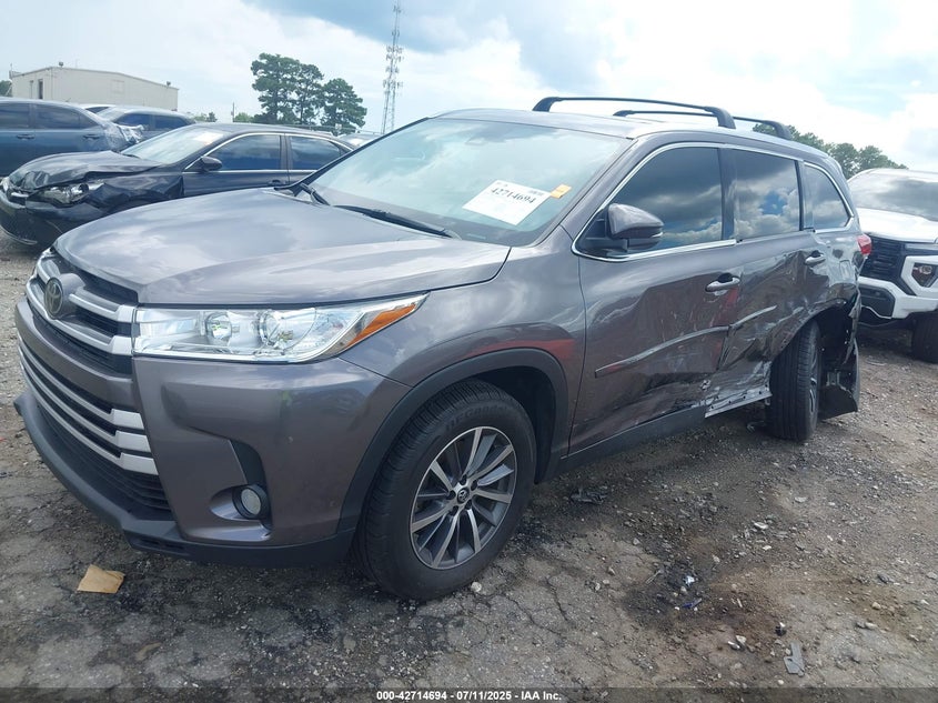 2019 TOYOTA HIGHLANDER XLE - 5TDKZRFH7KS318956