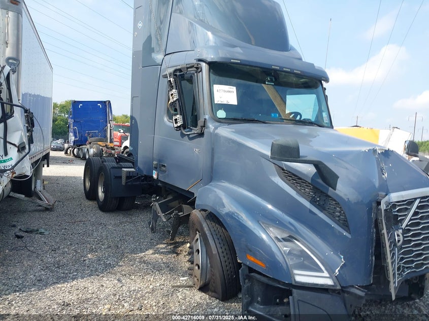 4V4NC9UG0NN314044 2022 Volvo Vnl auction photo 1