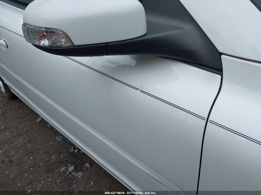 2008 VOLVO C70 VIN: YV1MC67278J052597