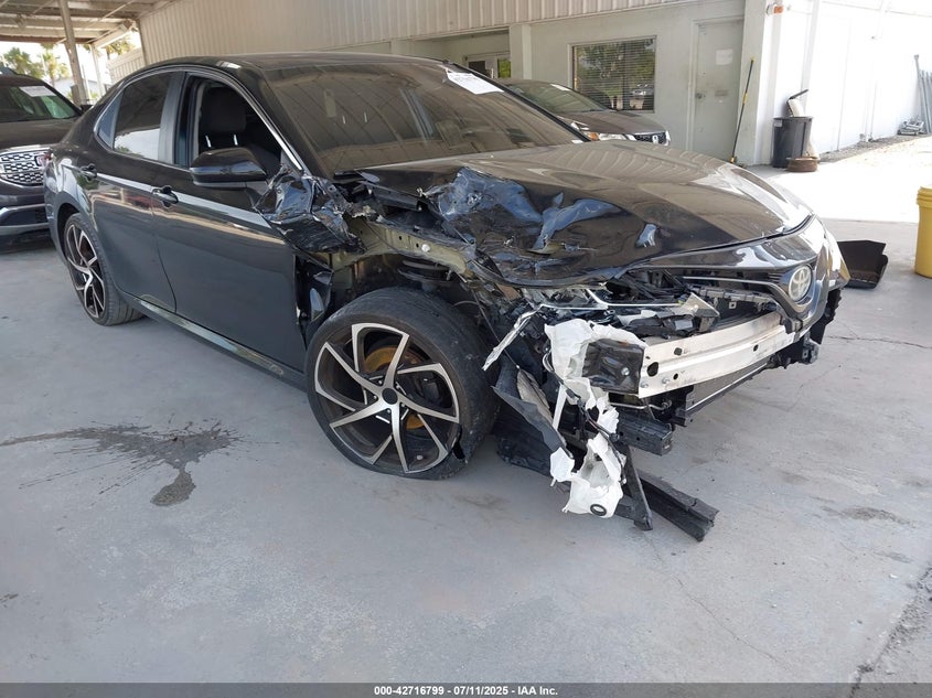 4T1B11HK0JU670512 2018 Toyota Camry Le auction photo 1