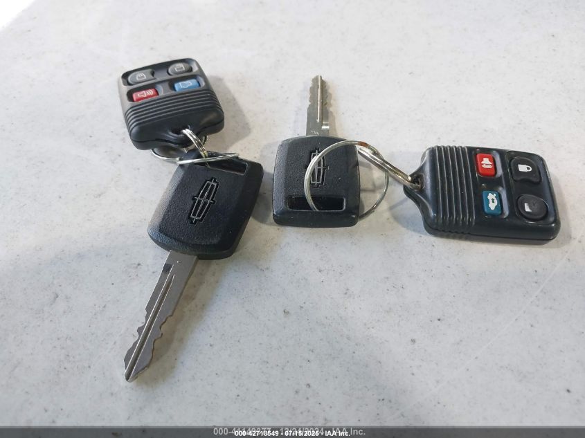 2004 Lincoln Town Car Signature VIN: 1LNHM81W54Y659610 Lot: 42718549