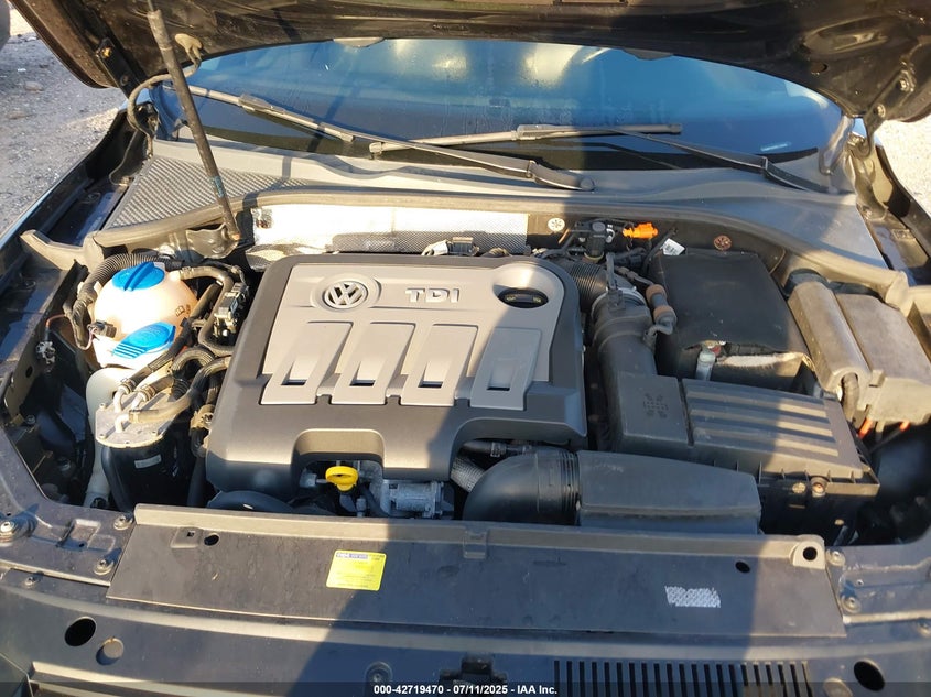 2014 VOLKSWAGEN PASSAT 2.0L TDI SE - 1VWBN7A3XEC104249