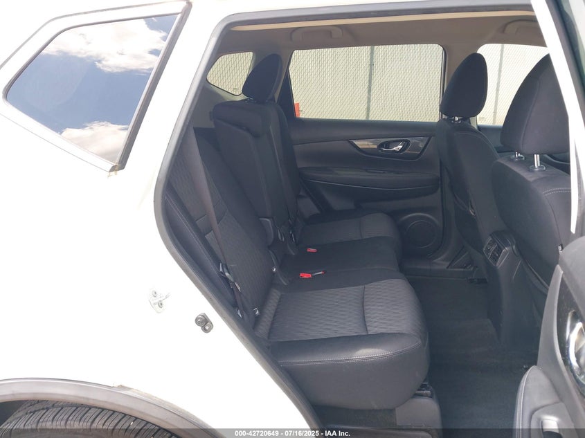 2017 NISSAN ROGUE SV - KNMAT2MT6HP527927