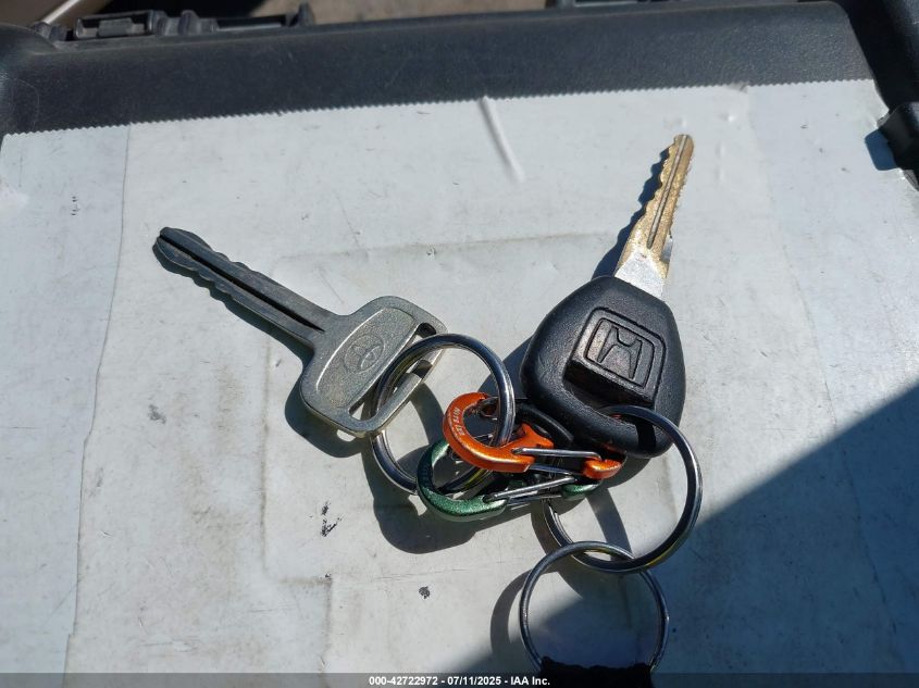 2001 Toyota Camry Le VIN: JT2BG22K610587975 Lot: 42722972