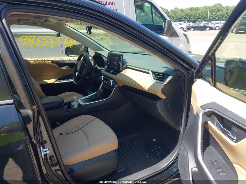 2021 TOYOTA RAV4 HYBRID XLE - JTMRWRFV1MD134866