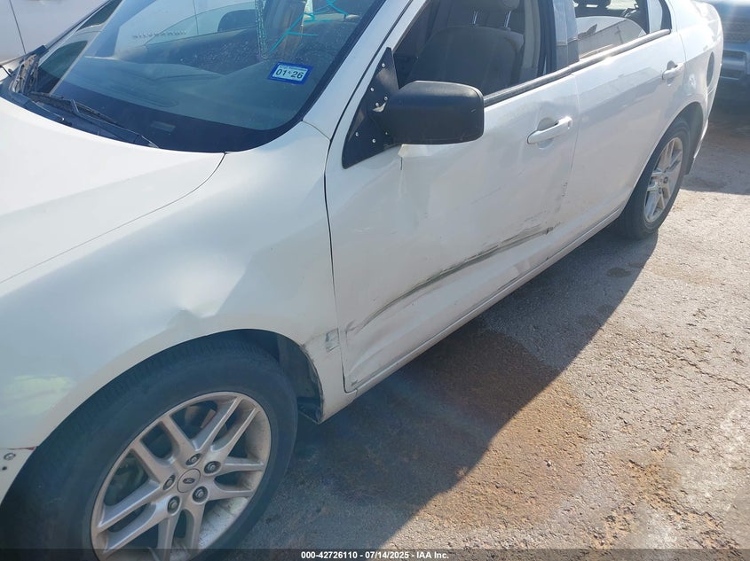 2011 Ford Fusion S VIN: 3FAHP0GA5BR226704 Lot: 42726110