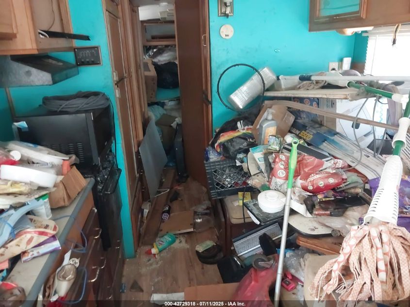 1996 Chevrolet P30 VIN: 1GBLP37JXT3312486 Lot: 42729318