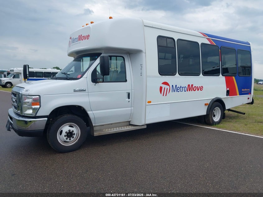 1FDFE4FS7HDC67339 2017 FORD ECONOLINE photo no. 2