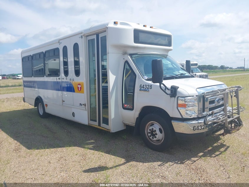 2017 Ford E-450 Cutaway white other gasoline 1FDFE4FS5HDC77724 photo #1