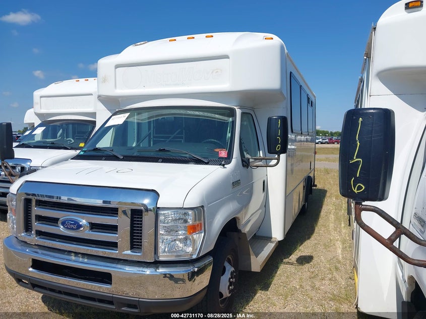 2018 Ford E-450 Cutaway white other gasoline 1FDFE4FS4JDC34627 photo #3