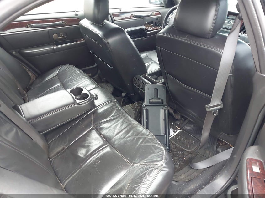 2LNHM82V89X619390 2009 LINCOLN TOWN CAR photo no. 8