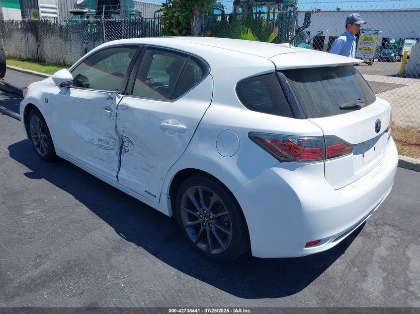 Vin: jthkd5bhxd2168489, lot: 43231715, lexus ct 200h 20133