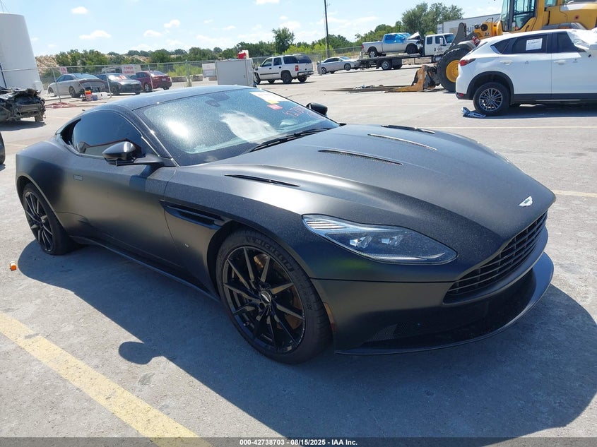 Vin: scfrmfav8hgl02777, lot: 43231977, aston martin db11 launch edition 2017 img_1