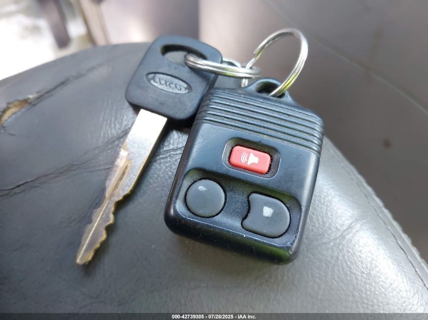 2000 Ford E-150 Recreational VIN: 1FDRE14L3YHB15834 Lot: 42739305