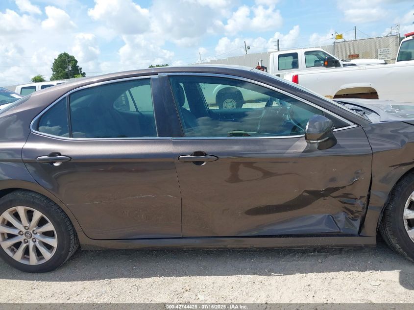 2018 Toyota Camry Le VIN: 4T1B11HK7JU030751 Lot: 42744425