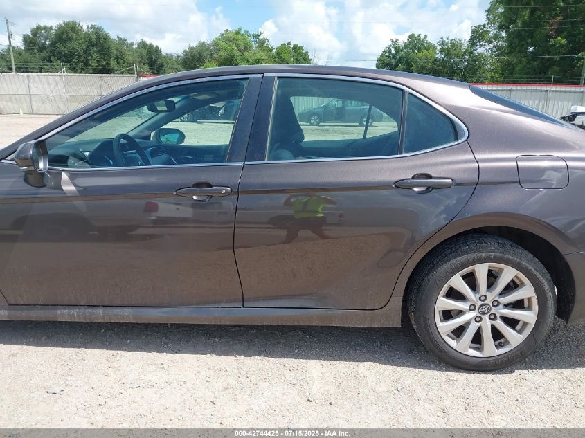 2018 Toyota Camry Le VIN: 4T1B11HK7JU030751 Lot: 42744425