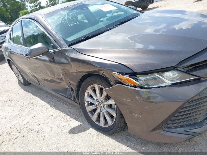 2018 Toyota Camry Le VIN: 4T1B11HK7JU030751 Lot: 42744425