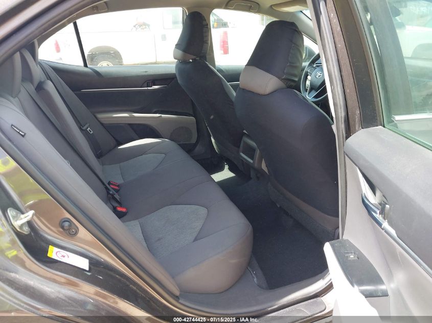 2018 Toyota Camry Le VIN: 4T1B11HK7JU030751 Lot: 42744425