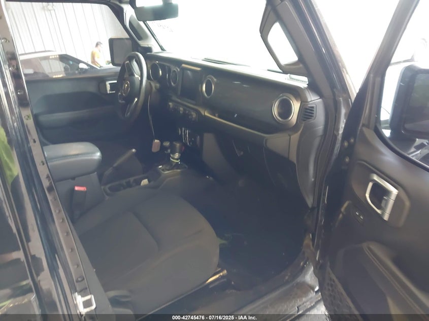 2018 JEEP WRANGLER UNLIMITED SAHARA 4X4 - 1C4HJXEN9JW283252