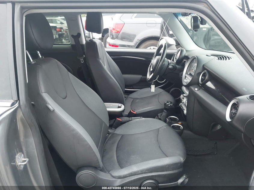 2010 MINI COOPER VIN: WMWMF3C57ATZ25476