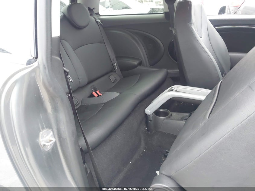 2010 MINI COOPER VIN: WMWMF3C57ATZ25476