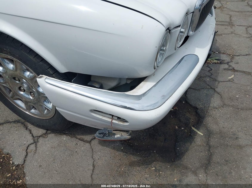 2001 Jaguar Xj8 VIN: SAJDA14C61LF39039 Lot: 42746029