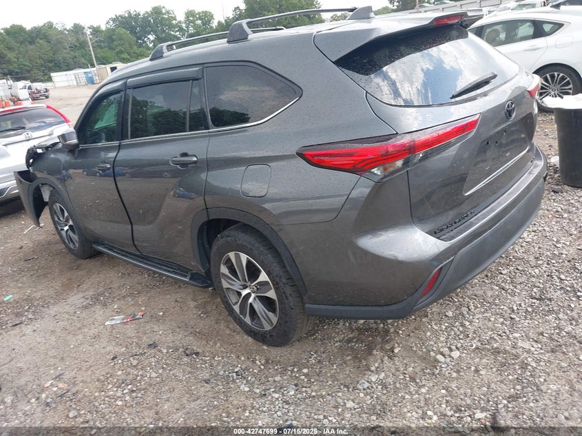 2022 Toyota Highlander Xle 5TDGZRAH3NS557597 from the USA