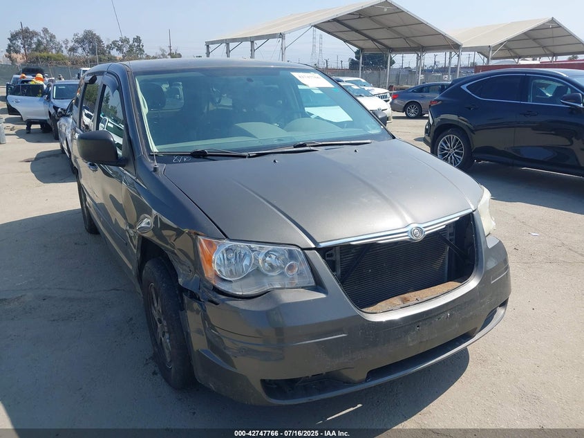 2A4RR2D1XAR454463 2010 Chrysler Town & Country New Lx auction photo 1